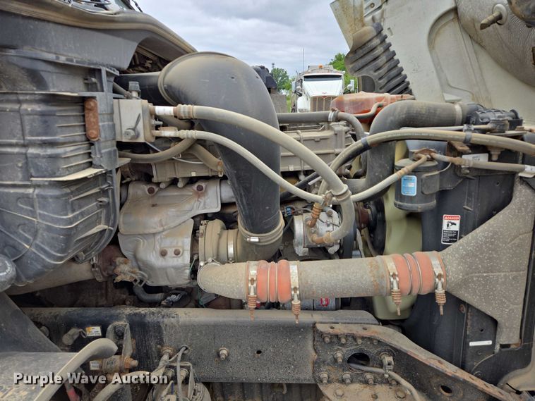 image for item ER5258 2015 Freightliner Cascadia 125 semi truck