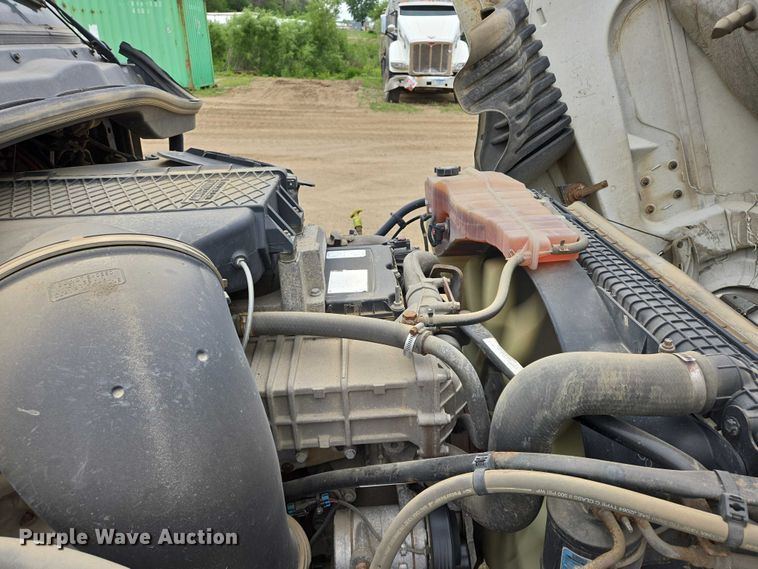 image for item ER5258 2015 Freightliner Cascadia 125 semi truck