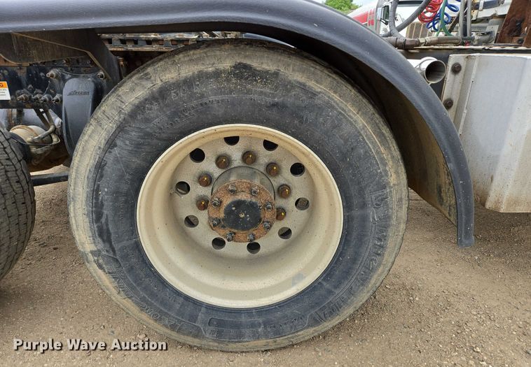 image for item ER5258 2015 Freightliner Cascadia 125 semi truck