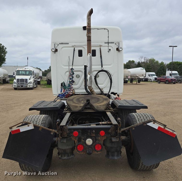 image for item ER5259 2015 Freightliner Cascadia 125 semi truck