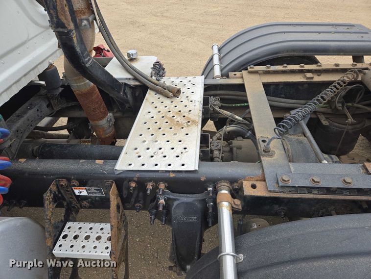 image for item ER5259 2015 Freightliner Cascadia 125 semi truck