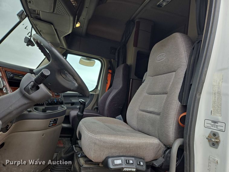 image for item ER5259 2015 Freightliner Cascadia 125 semi truck