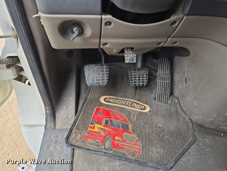 image for item ER5259 2015 Freightliner Cascadia 125 semi truck