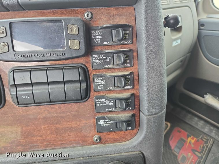 image for item ER5259 2015 Freightliner Cascadia 125 semi truck