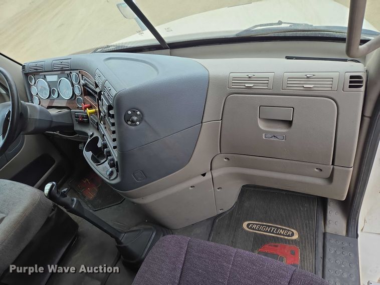 image for item ER5259 2015 Freightliner Cascadia 125 semi truck