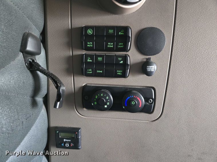 image for item ER5259 2015 Freightliner Cascadia 125 semi truck