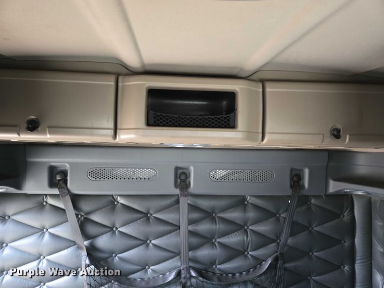 image for item ER5259 2015 Freightliner Cascadia 125 semi truck