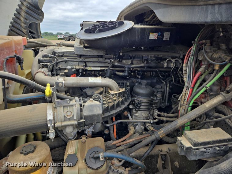 image for item ER5259 2015 Freightliner Cascadia 125 semi truck