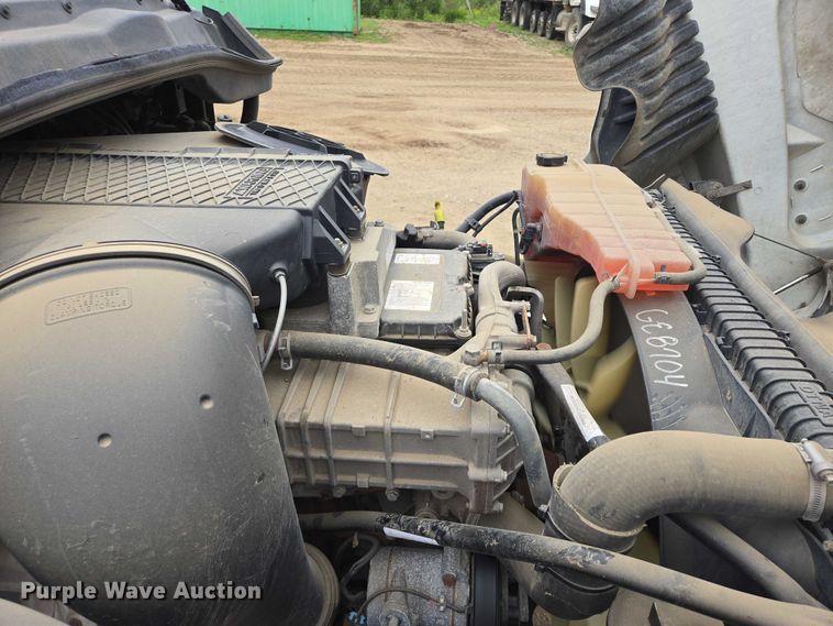 image for item ER5259 2015 Freightliner Cascadia 125 semi truck