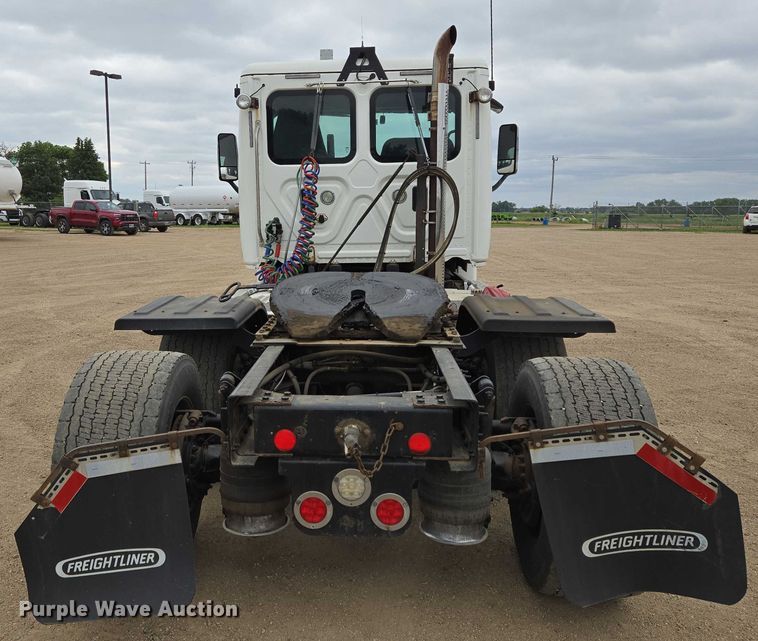 image for item ER5262 2014 Freightliner Cascadia 125 semi truck