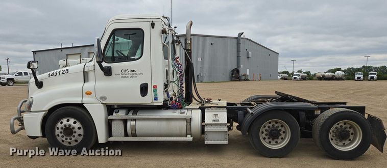 image for item ER5262 2014 Freightliner Cascadia 125 semi truck
