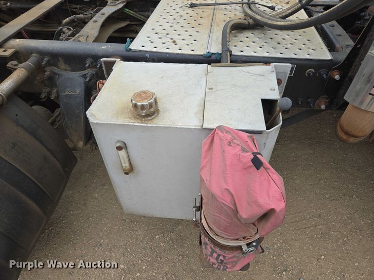 image for item ER5262 2014 Freightliner Cascadia 125 semi truck