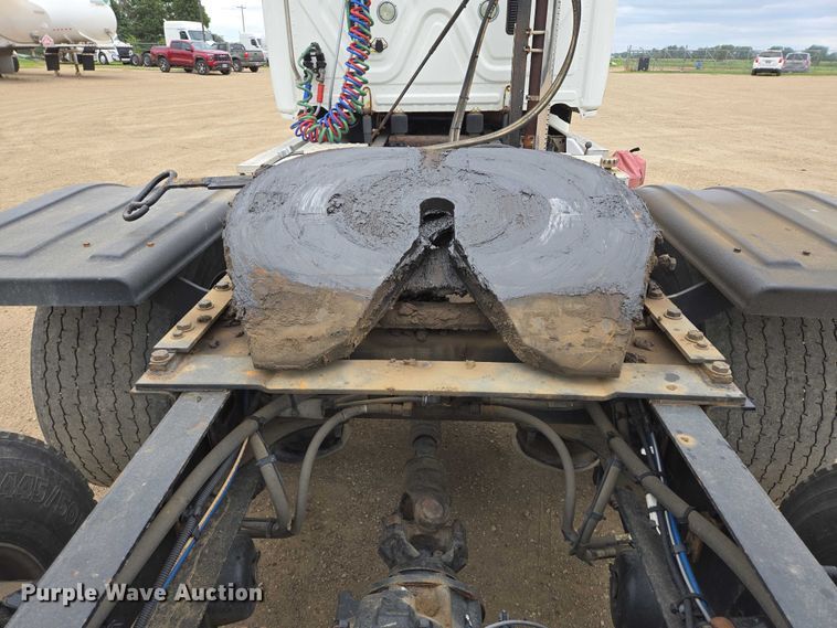 image for item ER5262 2014 Freightliner Cascadia 125 semi truck