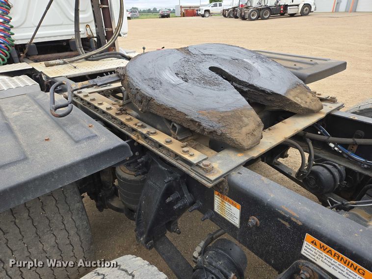 image for item ER5262 2014 Freightliner Cascadia 125 semi truck