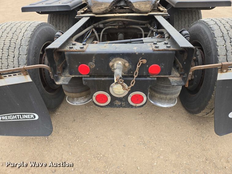 image for item ER5262 2014 Freightliner Cascadia 125 semi truck