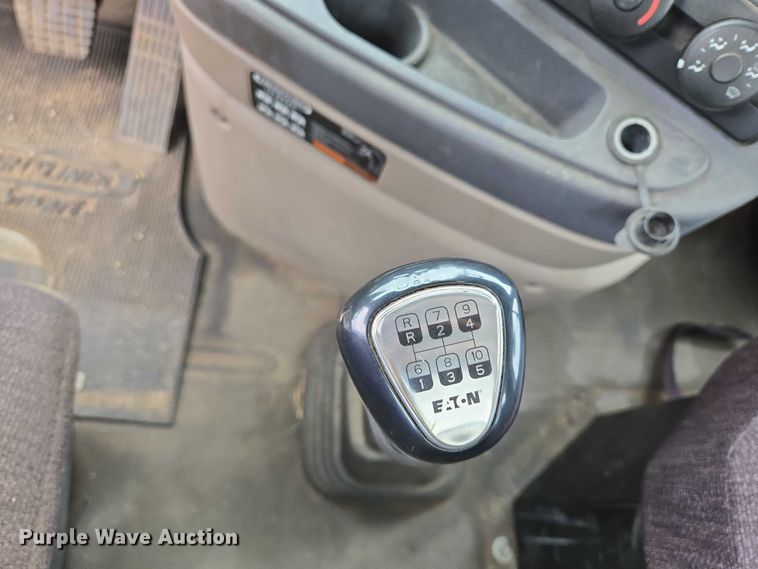 image for item ER5262 2014 Freightliner Cascadia 125 semi truck