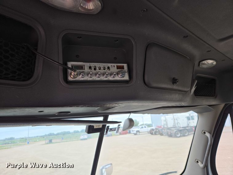 image for item ER5262 2014 Freightliner Cascadia 125 semi truck