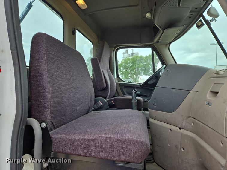 image for item ER5262 2014 Freightliner Cascadia 125 semi truck