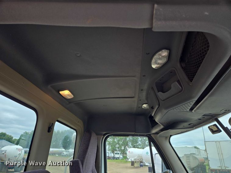 image for item ER5262 2014 Freightliner Cascadia 125 semi truck