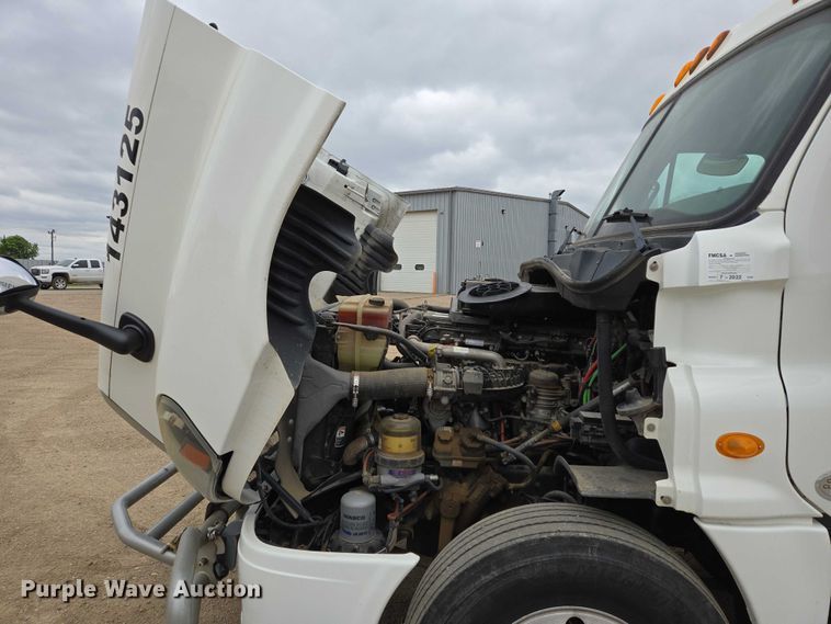 image for item ER5262 2014 Freightliner Cascadia 125 semi truck