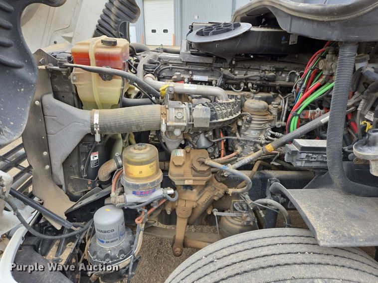 image for item ER5262 2014 Freightliner Cascadia 125 semi truck