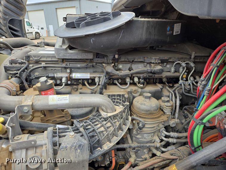 image for item ER5262 2014 Freightliner Cascadia 125 semi truck