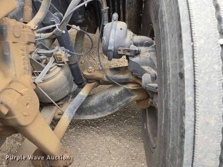 image for item ER5262 2014 Freightliner Cascadia 125 semi truck