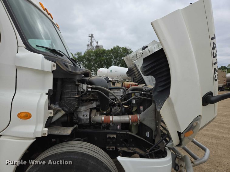 image for item ER5262 2014 Freightliner Cascadia 125 semi truck