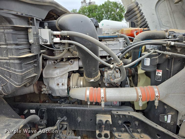 image for item ER5262 2014 Freightliner Cascadia 125 semi truck