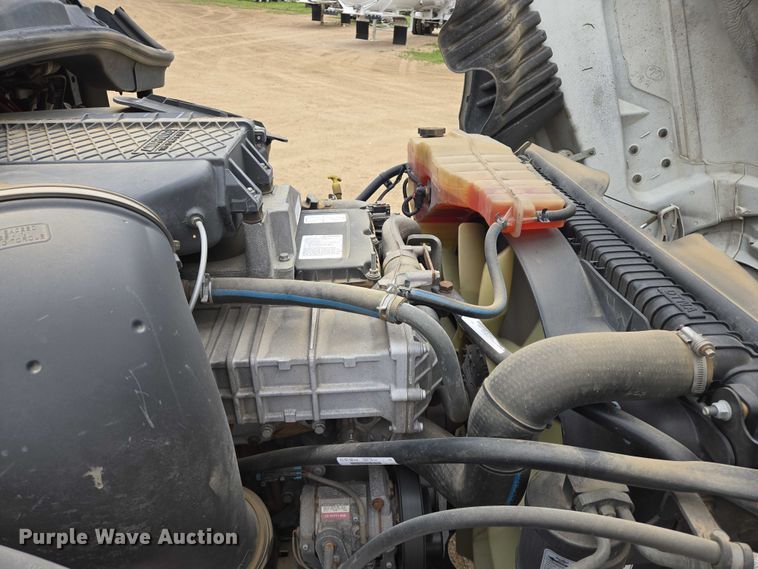 image for item ER5262 2014 Freightliner Cascadia 125 semi truck