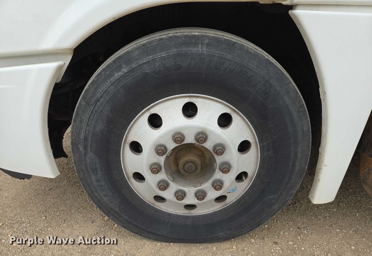 image for item ER5262 2014 Freightliner Cascadia 125 semi truck