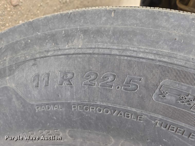 image for item ER5262 2014 Freightliner Cascadia 125 semi truck