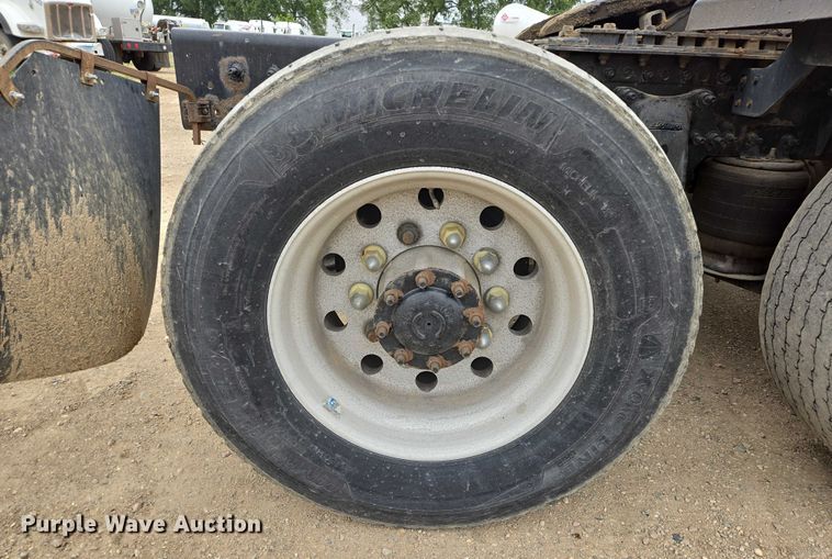 image for item ER5262 2014 Freightliner Cascadia 125 semi truck