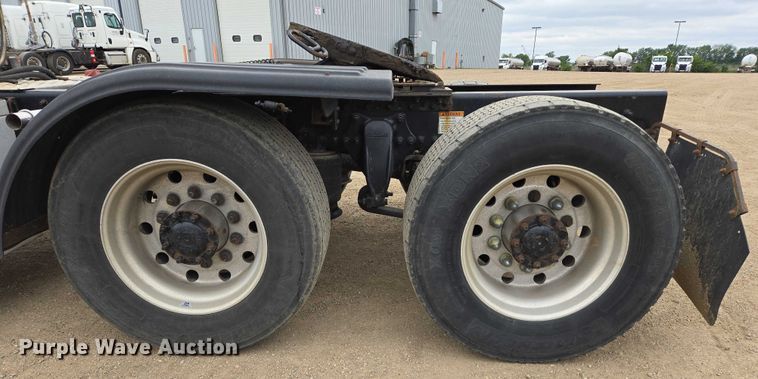 image for item ER5262 2014 Freightliner Cascadia 125 semi truck