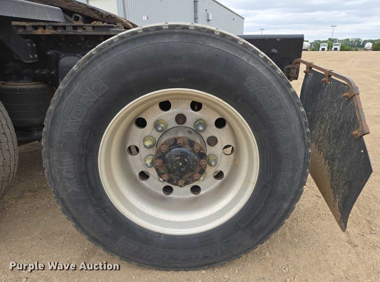 image for item ER5262 2014 Freightliner Cascadia 125 semi truck