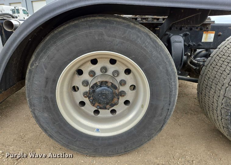 image for item ER5262 2014 Freightliner Cascadia 125 semi truck