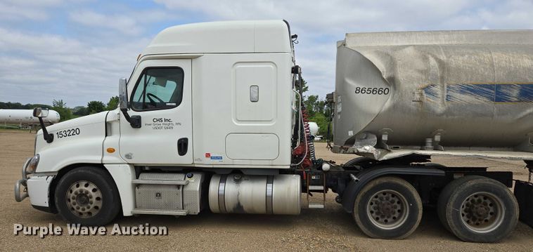 image for item ER5263 2015 Freightliner Cascadia 125 semi truck