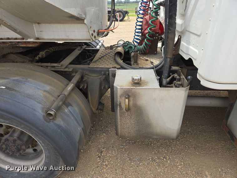 image for item ER5263 2015 Freightliner Cascadia 125 semi truck