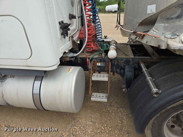 image for item ER5263 2015 Freightliner Cascadia 125 semi truck