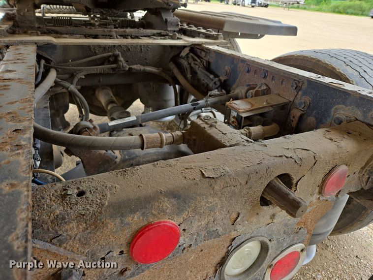 image for item ER5263 2015 Freightliner Cascadia 125 semi truck