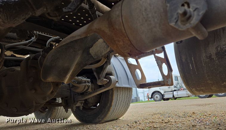 image for item ER5263 2015 Freightliner Cascadia 125 semi truck