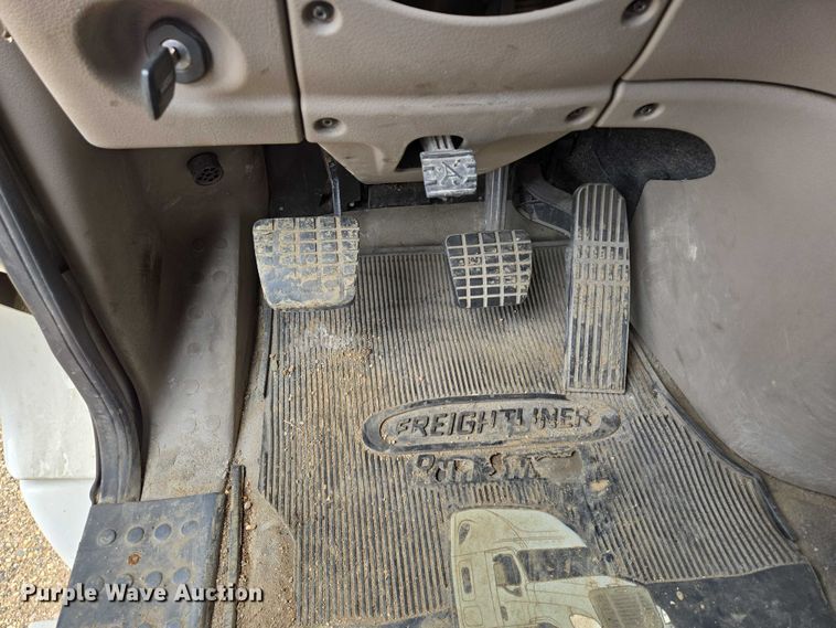 image for item ER5263 2015 Freightliner Cascadia 125 semi truck