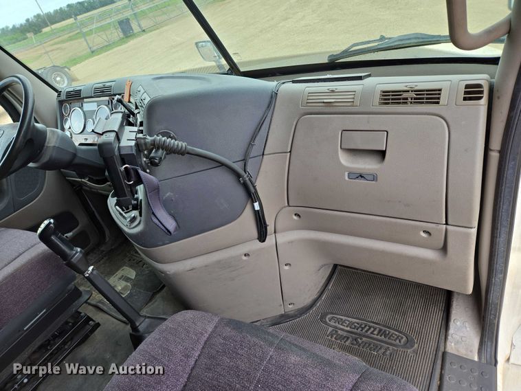 image for item ER5263 2015 Freightliner Cascadia 125 semi truck