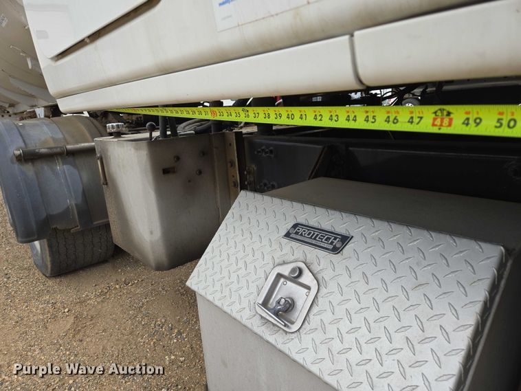 image for item ER5263 2015 Freightliner Cascadia 125 semi truck