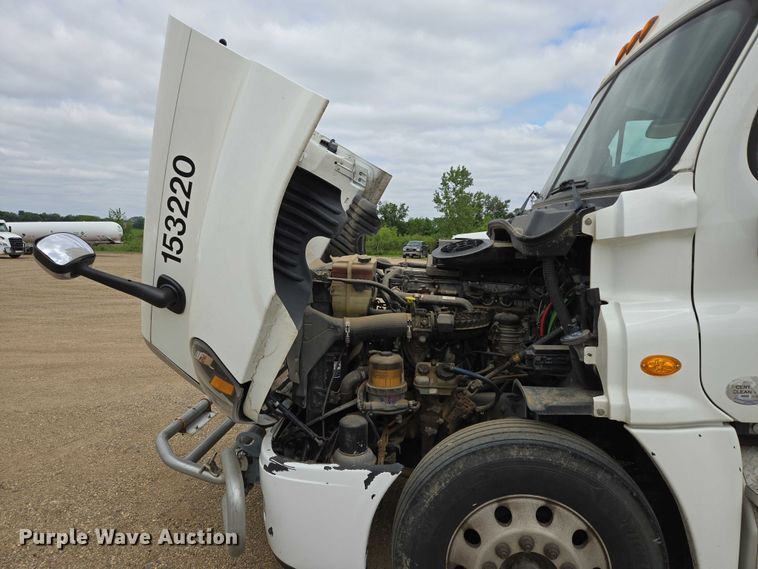 image for item ER5263 2015 Freightliner Cascadia 125 semi truck