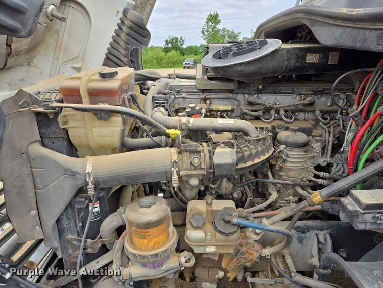 image for item ER5263 2015 Freightliner Cascadia 125 semi truck