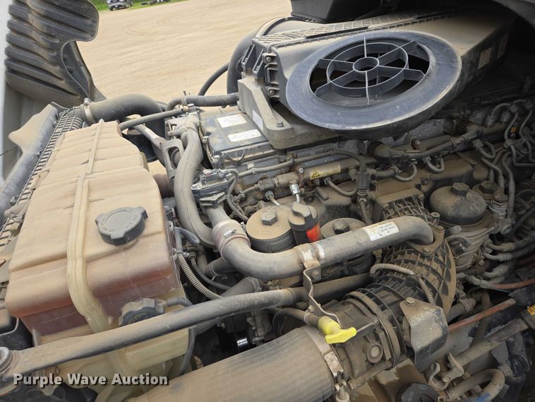 image for item ER5263 2015 Freightliner Cascadia 125 semi truck