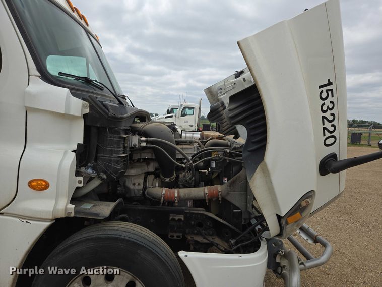 image for item ER5263 2015 Freightliner Cascadia 125 semi truck