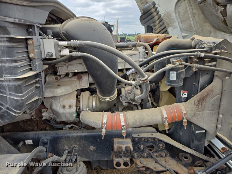 image for item ER5263 2015 Freightliner Cascadia 125 semi truck