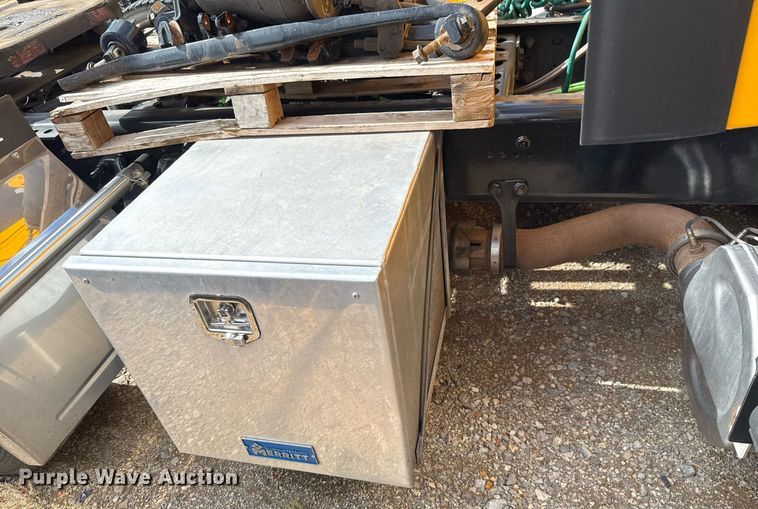 image for item HI9250 2023 International LT625 semi truck